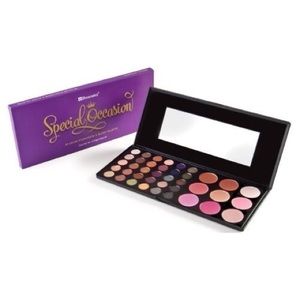 CLOSING SALE‼️BhCosmetics Special Occasion Palette